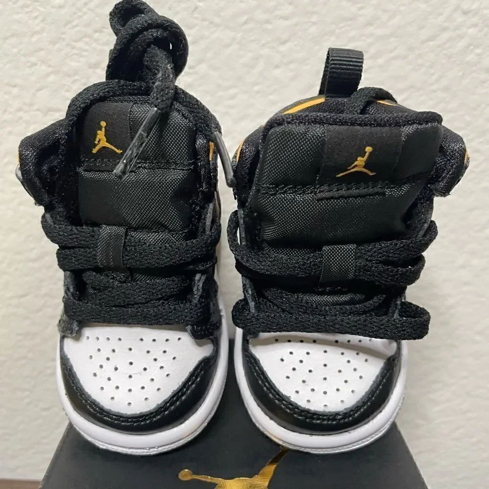 Air Jordan Ones - Picture 2 of 5